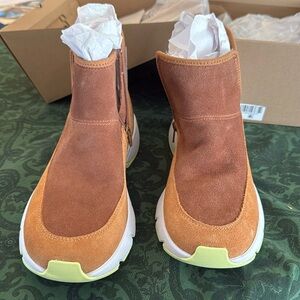 Nurture Rainier ankle boot new in box. 9.5M